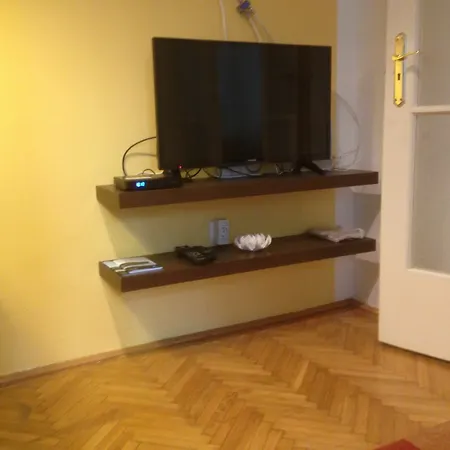 Gazde/Camere de închiriat Pauler19 *